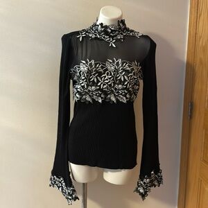 Venus knit embroidery sweater.